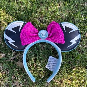 Spider-Themed Headband with Pink Lace Bow